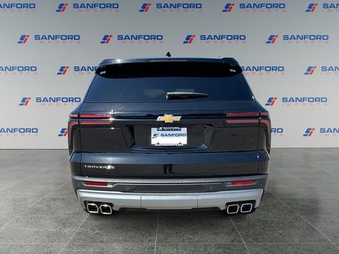 Used 2025 Chevrolet Traverse LT FWD image 4