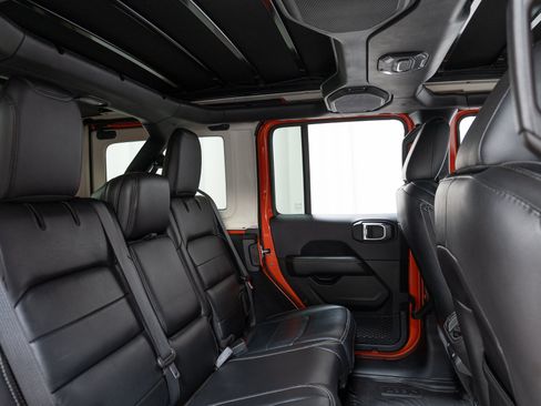 Used 2019 Jeep Wrangler Unlimited Sahara w/ Quick Order Package 24M Moab AWD/4WD image 24