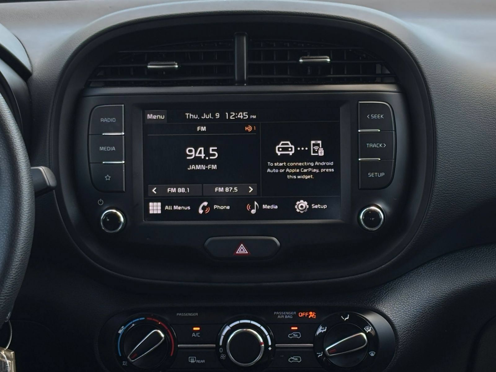 Used 2025 Kia Soul LX w/ LX Technology Package FWD image 16