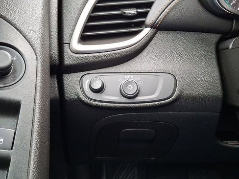 Used 2020 Chevrolet Trax LT w/ LT Convenience Package image 26