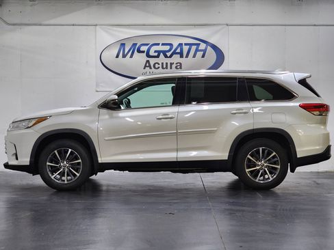 Used 2019 Toyota Highlander XLE AWD/4WD image 9