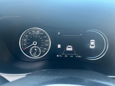 Used 2024 Genesis G70 2.5T image 36