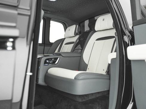 New 2025 Rolls-Royce Cullinan Black Badge image 41