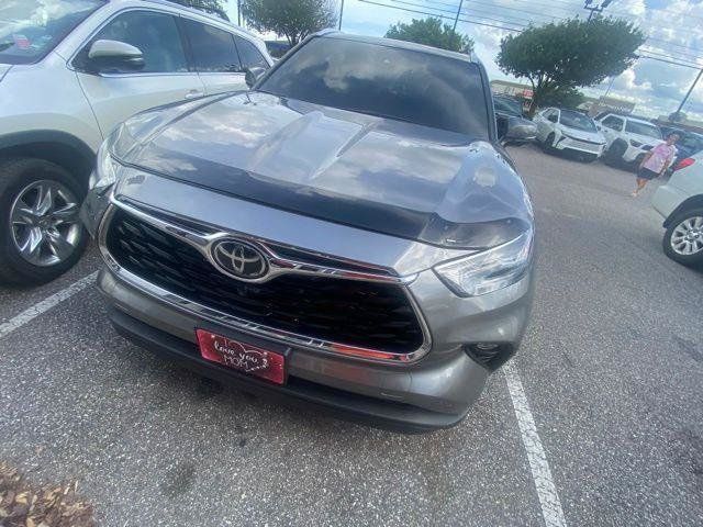 Certified 2026 Toyota Highlander Limited AWD/4WD image 4