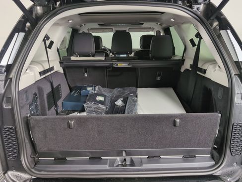 Used 2025 Land Rover Discovery Dynamic SE image 26