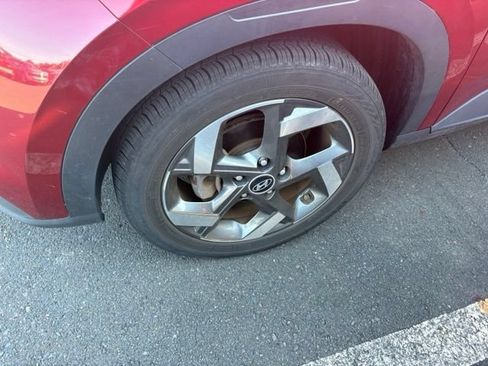 Certified 2024 Hyundai Venue Limited FWD image 5