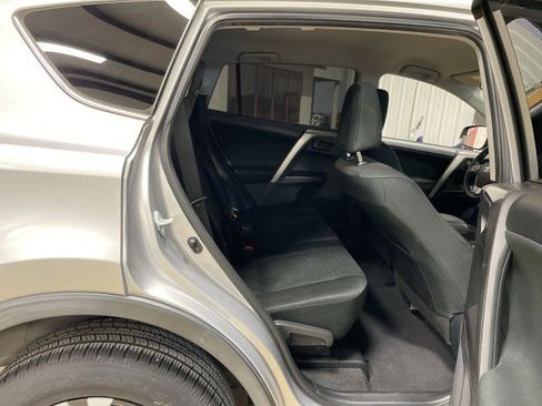 Used 2018 Toyota RAV4 LE FWD image 26