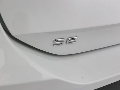 Used 2025 Volkswagen Tiguan SE w/ Panoramic Sunroof Package AWD/4WD image 11