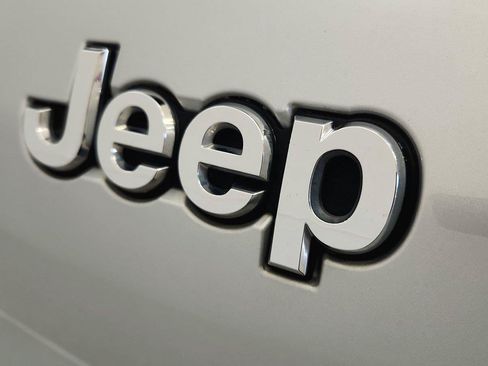 Used 2023 Jeep Grand Cherokee L Laredo w/ Luxury Tech Group I AWD/4WD image 34