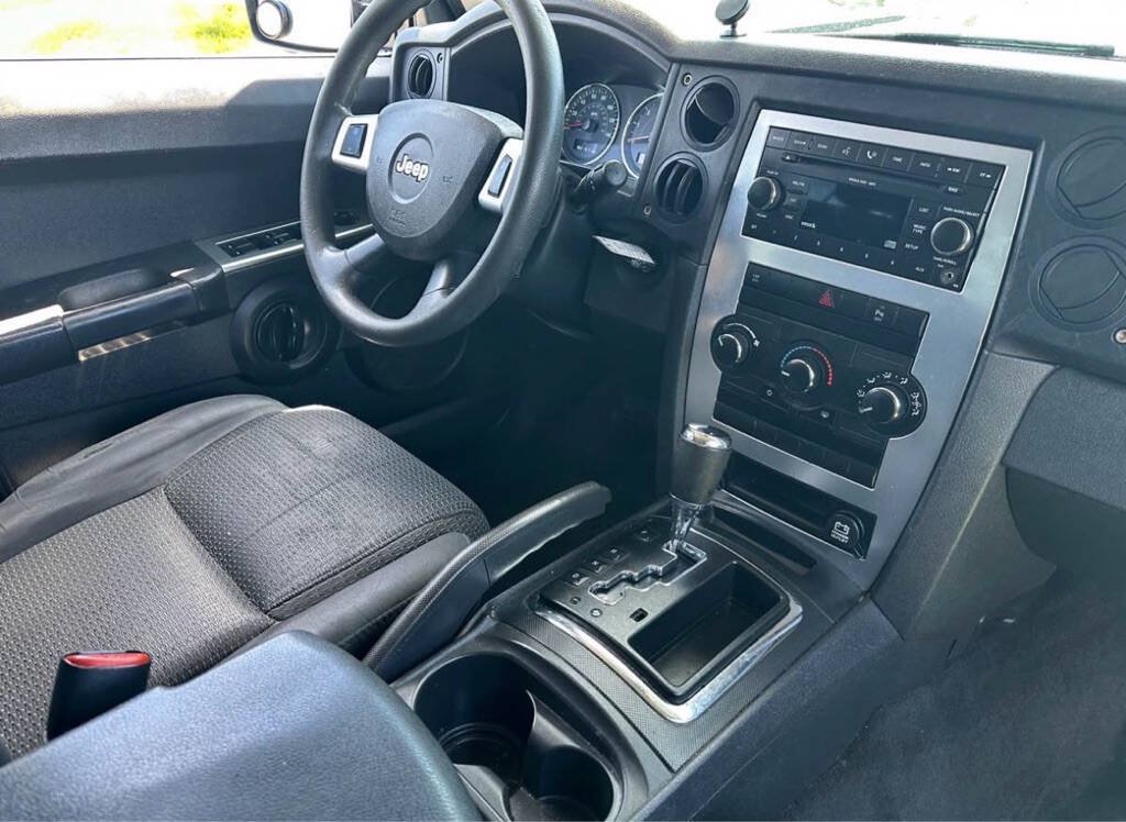 Used 2008 Jeep Commander Sport AWD/4WD image 11