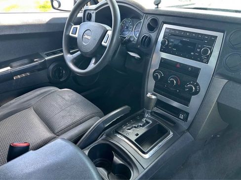 Used 2008 Jeep Commander Sport AWD/4WD image 11