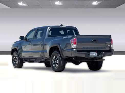 Used 2022 Toyota Tacoma TRD Off-Road w/ Technology Package AWD/4WD image 3