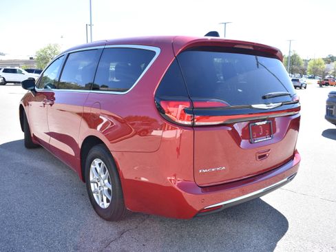 New 2026 Chrysler Pacifica Select image 7