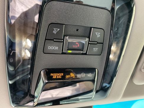 Certified 2022 Toyota Venza LE image 14