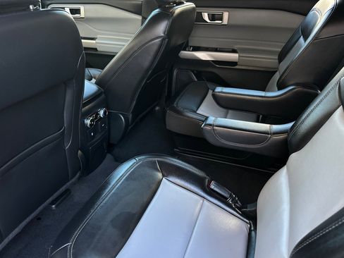 Used 2022 Ford Explorer XLT w/ Equipment Group 202A image 11