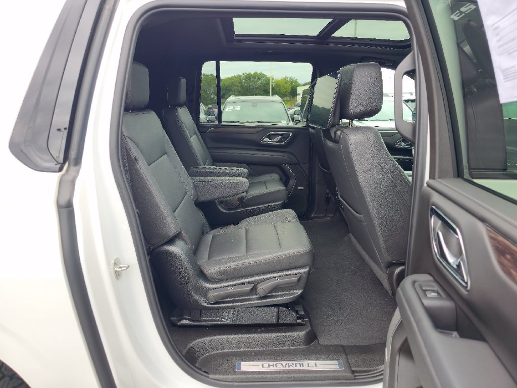 Certified 2023 Chevrolet Suburban Z71 w/ Luxury Package AWD/4WD image 30