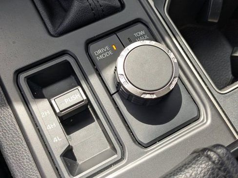 Used 2022 Toyota Tundra SR5 AWD/4WD image 25