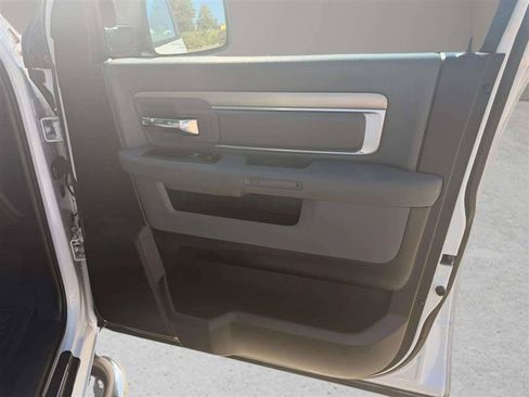 Used 2017 RAM 1500 Classic SLT AWD/4WD image 36