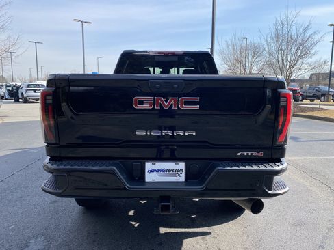 Used 2024 GMC Sierra 2500 AT4 w/ AT4 Preferred Package image 8