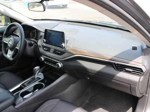 Used 2024 Nissan Altima 2.5 SV FWD image 29