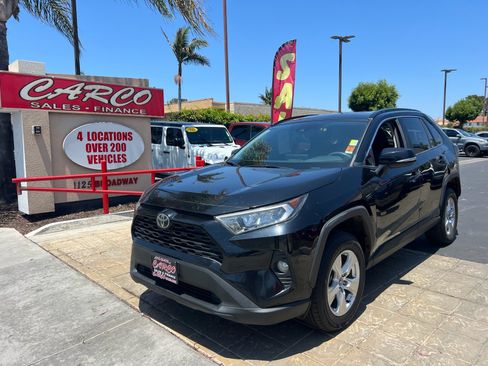 Used 2021 Toyota RAV4 XLE FWD image 4