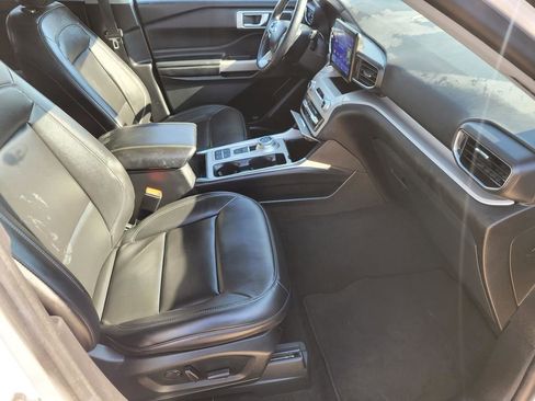 Used 2024 Ford Explorer XLT w/ Equipment Group 202A image 10