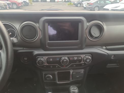 Used 2022 Jeep Wrangler Unlimited Sport AWD/4WD image 19