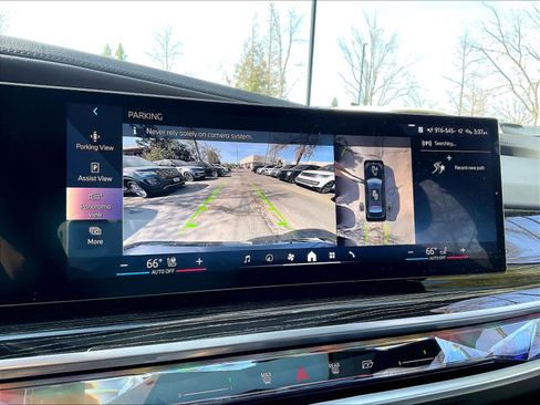 Used 2025 BMW 750e xDrive image 23