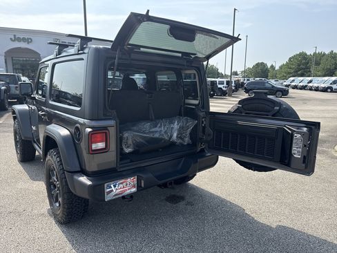 Used 2020 Jeep Wrangler Sport AWD/4WD image 16
