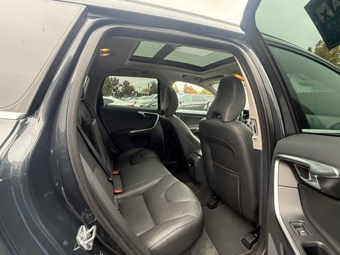Used 2016 Volvo XC60 T5 Platinum w/ Climate Package image 18