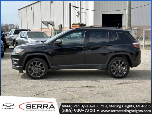 Used 2021 Jeep Compass Latitude image 2