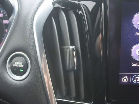 Used 2022 Chevrolet Traverse LT image 28