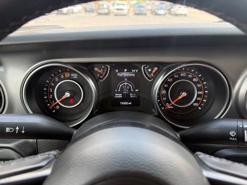 Used 2022 Jeep Gladiator Sport AWD/4WD image 9