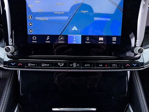 Used 2022 Jeep Wagoneer Series III w/ Premium Group I image 28