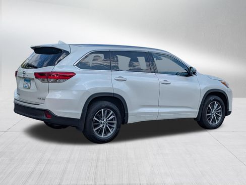 Used 2017 Toyota Highlander XLE AWD/4WD image 7