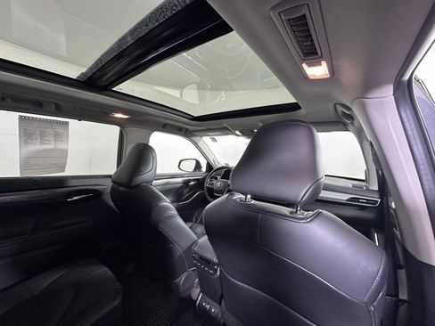 Used 2023 Toyota Highlander Platinum image 13