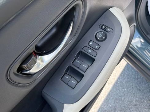 Certified 2024 Honda HR-V LX image 12