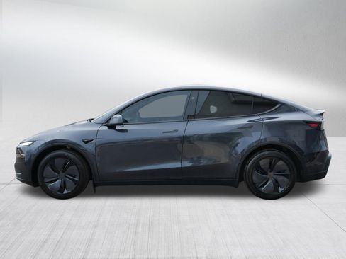 Used 2026 Tesla Model Y AWD image 4