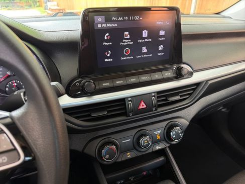 Used 2024 Kia Forte LXS w/ LXS Technology Package FWD image 23