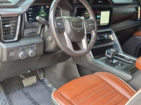 Used 2022 GMC Sierra 1500 Denali Ultimate AWD/4WD image 9