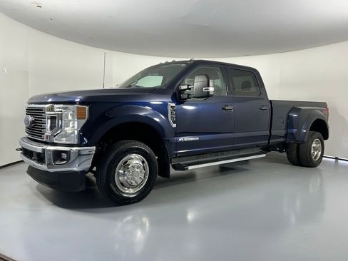Used 2022 Ford F350 XLT w/ XLT Value Package AWD/4WD image 3