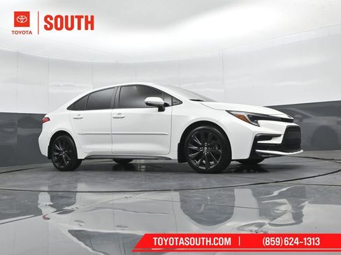Used 2023 Toyota Corolla SE FWD image 37