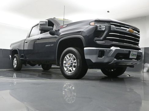 Used 2024 Chevrolet Silverado 2500 LTZ w/ LTZ Plus Package image 26