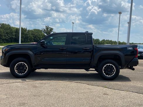 Used 2024 Toyota Tacoma TRD Off-Road AWD/4WD image 6
