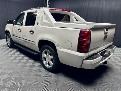 Used 2013 Chevrolet Avalanche LTZ AWD/4WD image 3