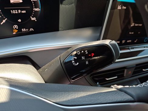 New 2026 Volkswagen Tiguan SE AWD/4WD image 11