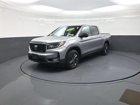 Used 2023 Honda Ridgeline Sport image 3