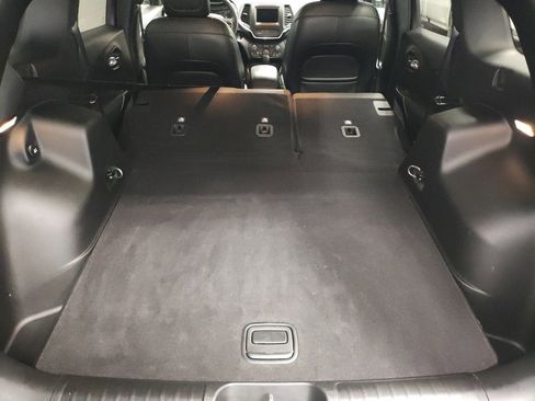 Used 2020 Jeep Cherokee Latitude Plus w/ Cold Weather Group image 16