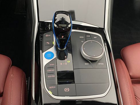 Used 2023 BMW 530i w/ Executive Package image 15