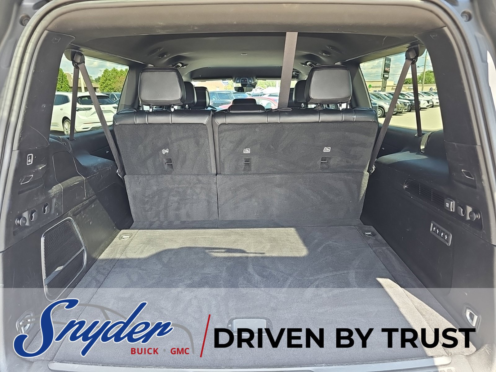 Used 2024 Jeep Wagoneer L Series II w/ Flexible Seating Group AWD/4WD image 28